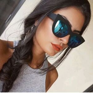 OVERSIZED STYLE BLACK CATS EYE SHADES